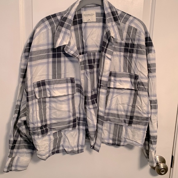 Abercrombie & Fitch 90s Cropped Boxy Flannel Button Up Shirt - Picture 2 of 3